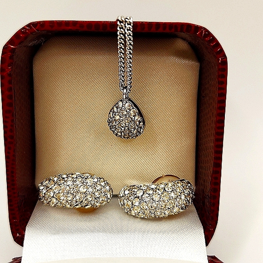 Dior - Rare Set, Beautiful Crystal Necklace & Earrings. Price Firm. - Picture 2 of 16